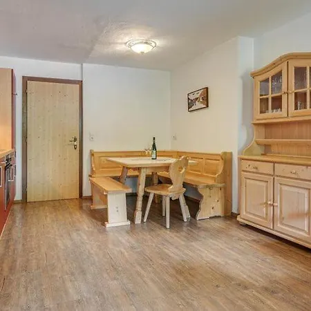 In With A Neat Decor Apartamento Fügen